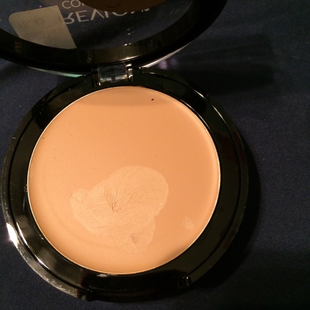 Revlon concealer/ foundation - Picture 4 of 5